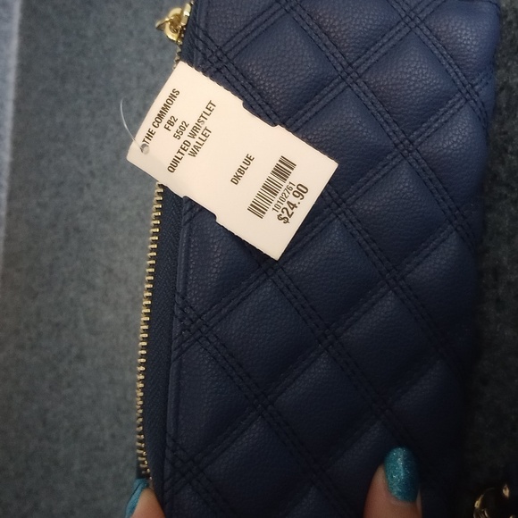 Elegant Blue Quilted Wristlet NWT - Picture 2 of 4